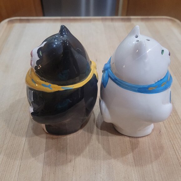 Clay Art Pair of Tuxedo Cat & White Cat Salt & Pepper Shakers Vintage 1992 EUC - Picture 5 of 9